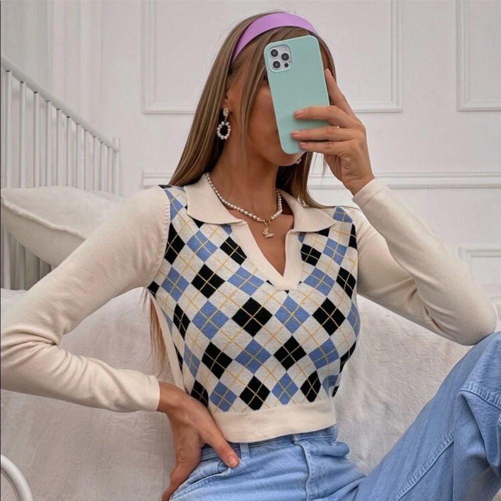 Pattern collar crop sweater